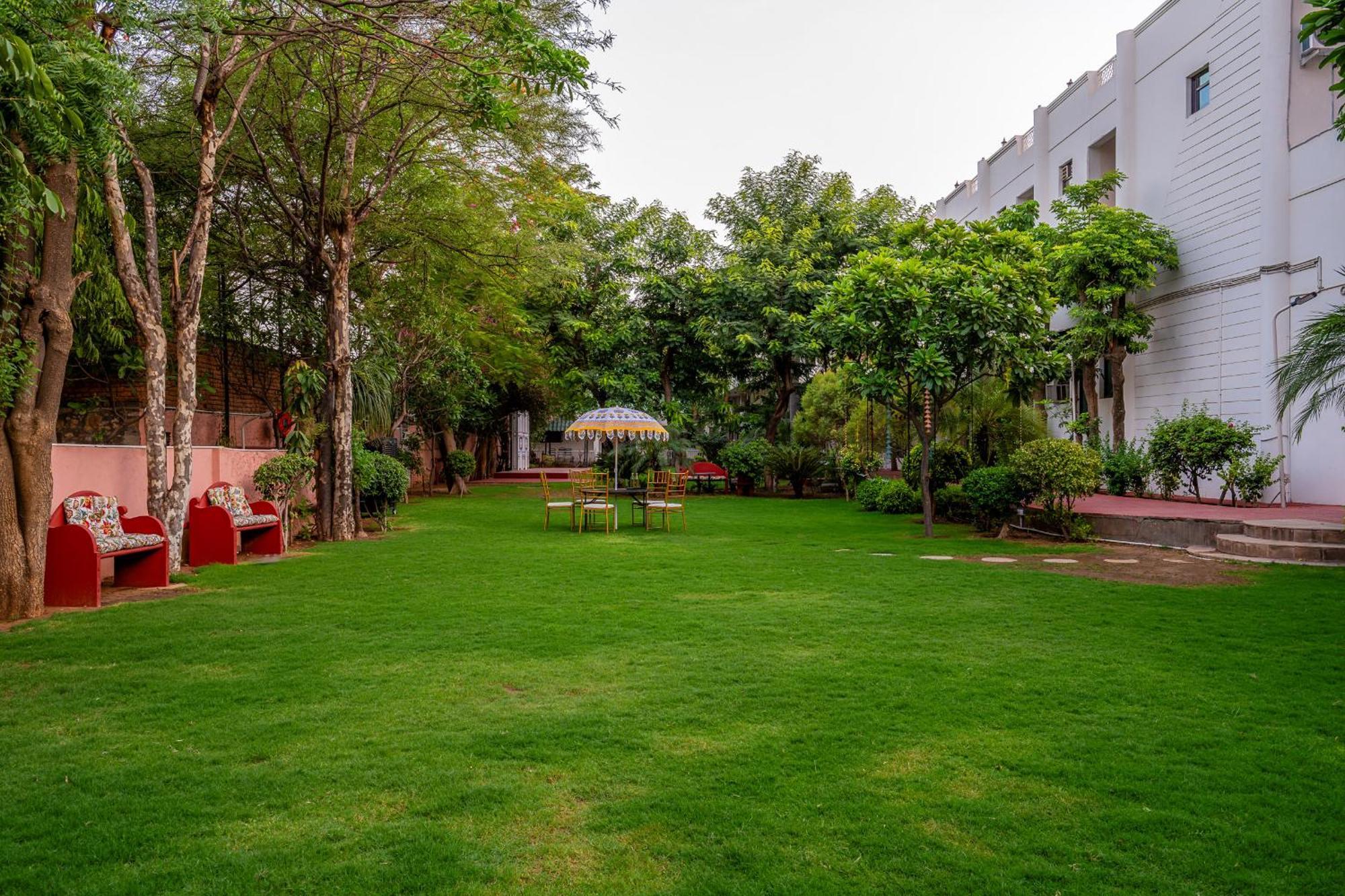 Nine Palms Resort Jaipur Exteriör bild